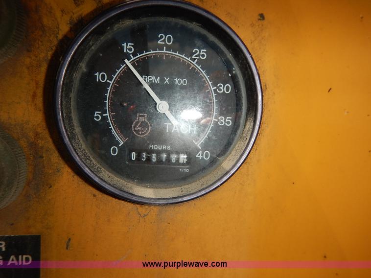 image for item J6481 1999 Vermeer D24X40A Navigator directional drill