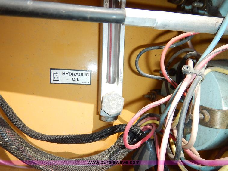 image for item J6481 1999 Vermeer D24X40A Navigator directional drill