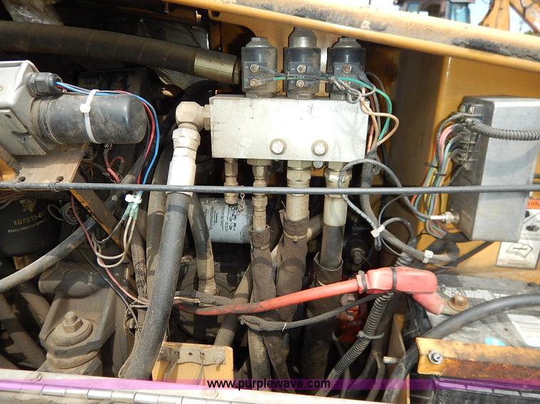 image for item J6481 1999 Vermeer D24X40A Navigator directional drill