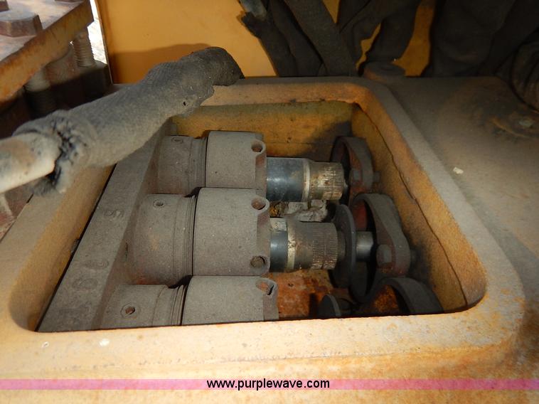 image for item J6481 1999 Vermeer D24X40A Navigator directional drill