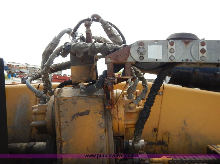 image for item J6481 1999 Vermeer D24X40A Navigator directional drill