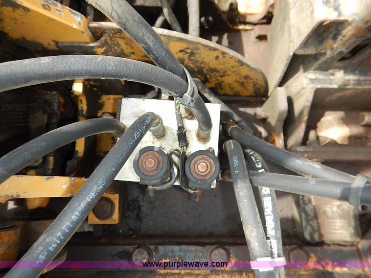 image for item J6482 2000 Vermeer D24X40A Navigator directional drill