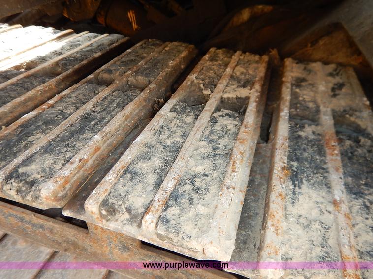 image for item J6482 2000 Vermeer D24X40A Navigator directional drill