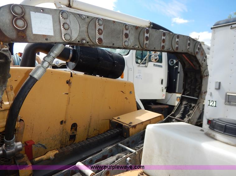 image for item J6482 2000 Vermeer D24X40A Navigator directional drill