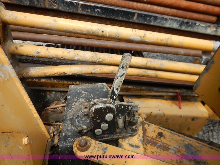 image for item J6482 2000 Vermeer D24X40A Navigator directional drill