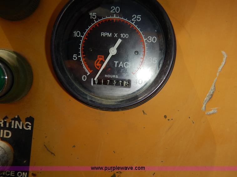 image for item J6482 2000 Vermeer D24X40A Navigator directional drill