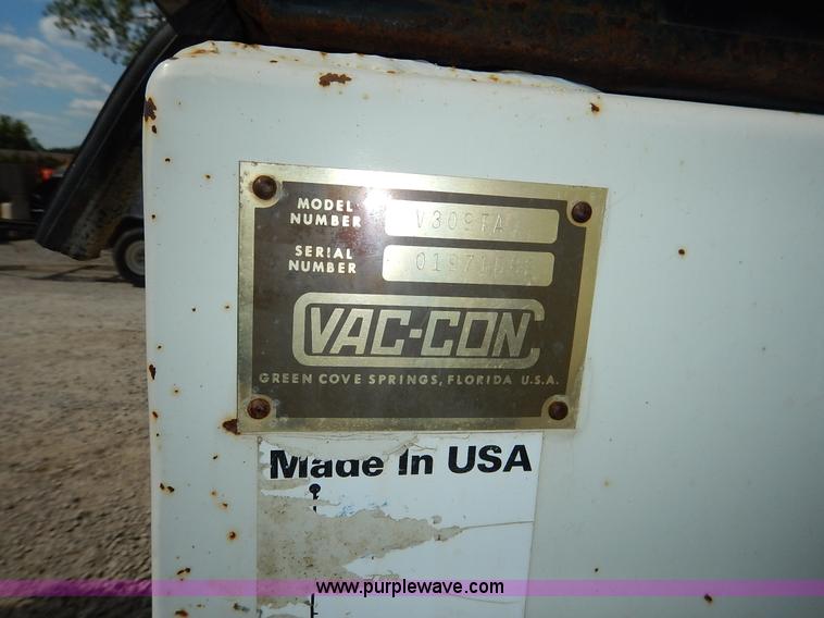 image for item J6484 1997 Ford LT8501 Louisville sewer rodder and vacuum excavation  truck