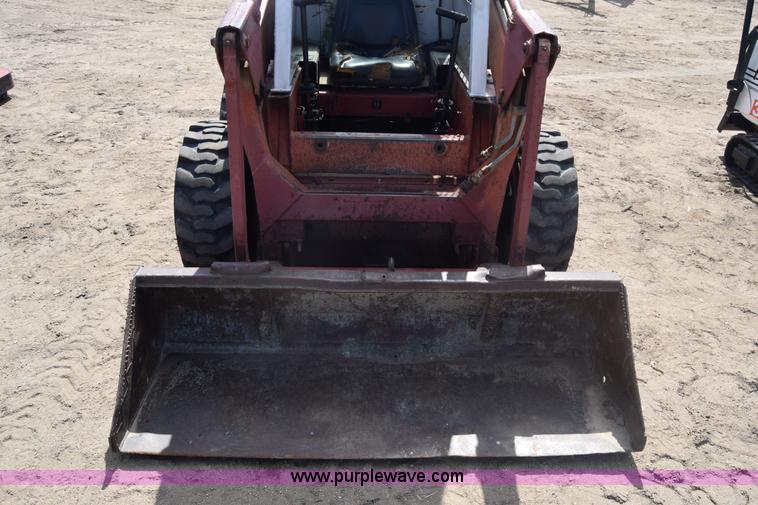 image for item J7782 Gehl 4510 skid steer