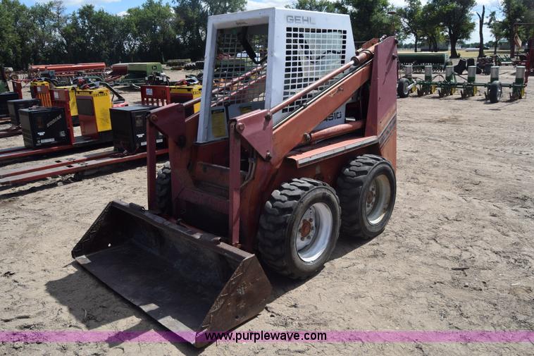 image for item J7782 Gehl 4510 skid steer