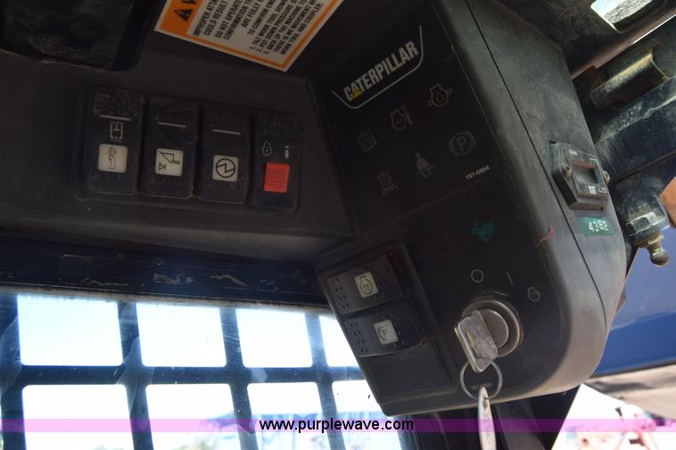 image for item J8199 2003 Caterpillar 287 skid steer