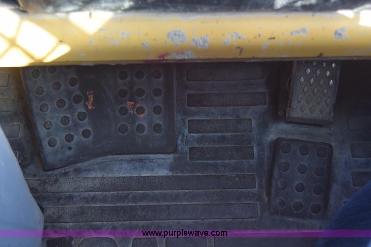 image for item J8199 2003 Caterpillar 287 skid steer