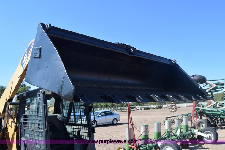 image for item J8199 2003 Caterpillar 287 skid steer