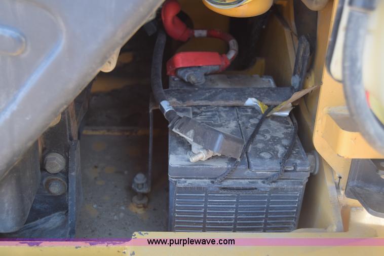 image for item J8199 2003 Caterpillar 287 skid steer