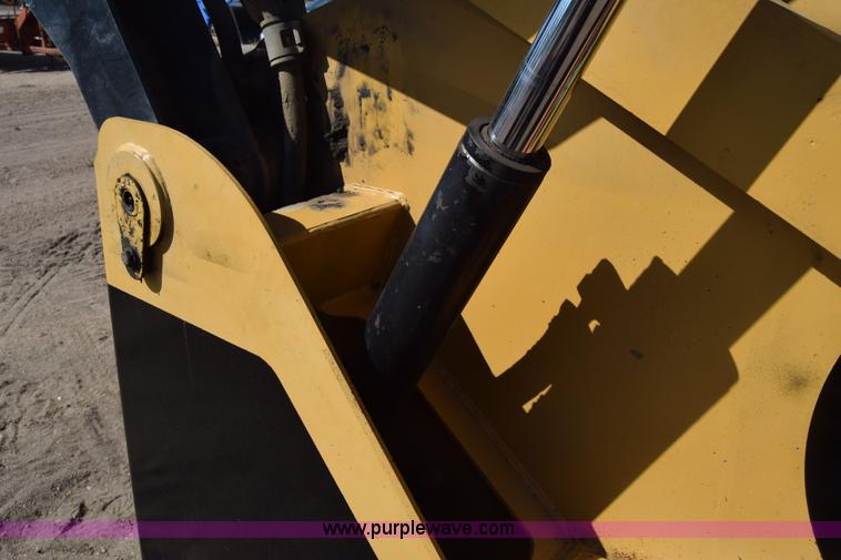 image for item J8199 2003 Caterpillar 287 skid steer