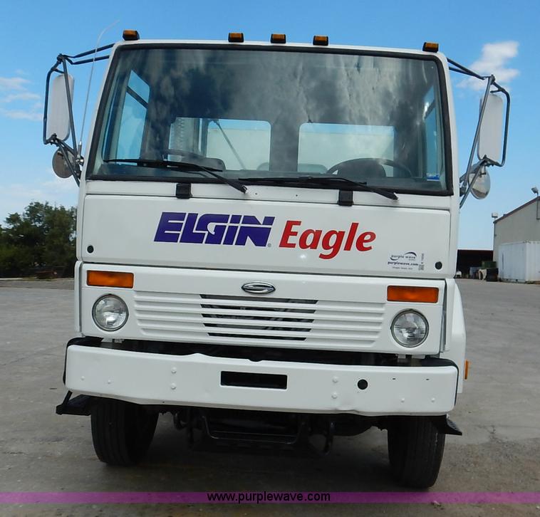 image for item K1656 2001 Elgin SC8000 street sweeper
