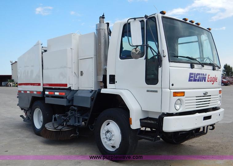 image for item K1656 2001 Elgin SC8000 street sweeper