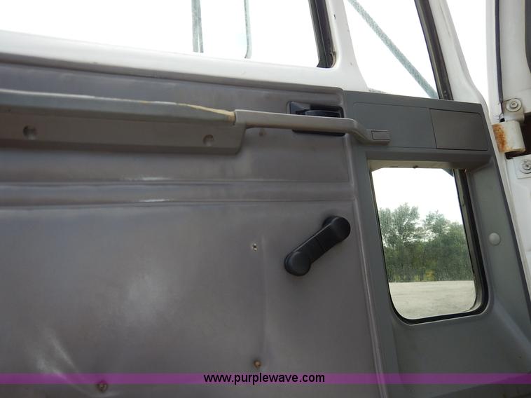 image for item K1656 2001 Elgin SC8000 street sweeper