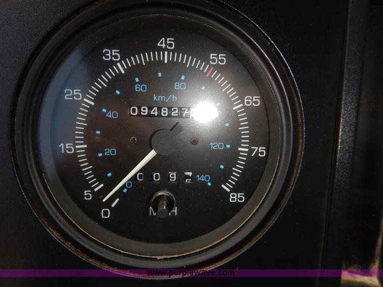 image for item K1656 2001 Elgin SC8000 street sweeper