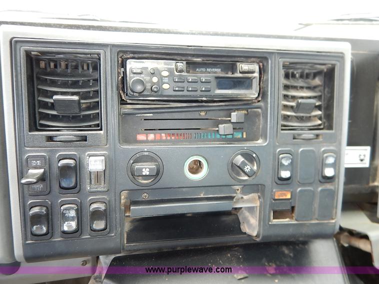 image for item K1656 2001 Elgin SC8000 street sweeper