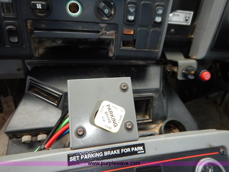 image for item K1656 2001 Elgin SC8000 street sweeper