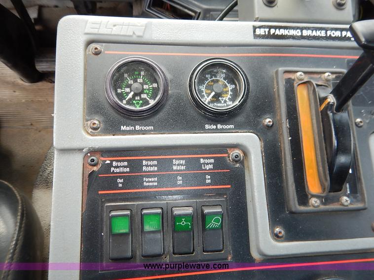image for item K1656 2001 Elgin SC8000 street sweeper