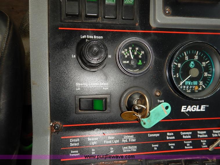 image for item K1656 2001 Elgin SC8000 street sweeper