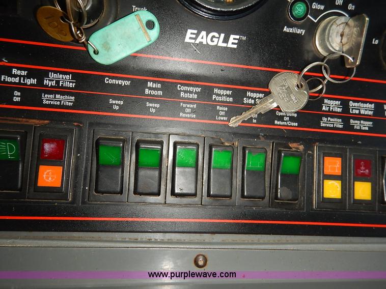 image for item K1656 2001 Elgin SC8000 street sweeper