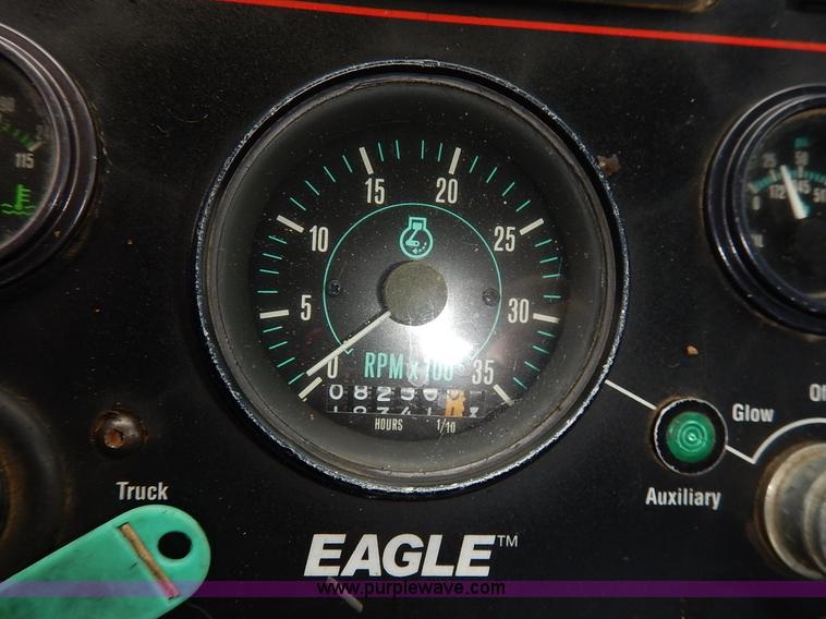 image for item K1656 2001 Elgin SC8000 street sweeper