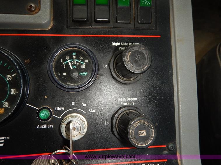 image for item K1656 2001 Elgin SC8000 street sweeper