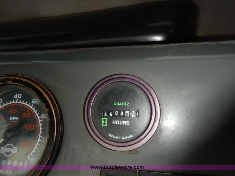 image for item K1656 2001 Elgin SC8000 street sweeper