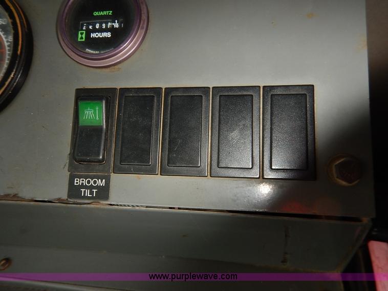 image for item K1656 2001 Elgin SC8000 street sweeper