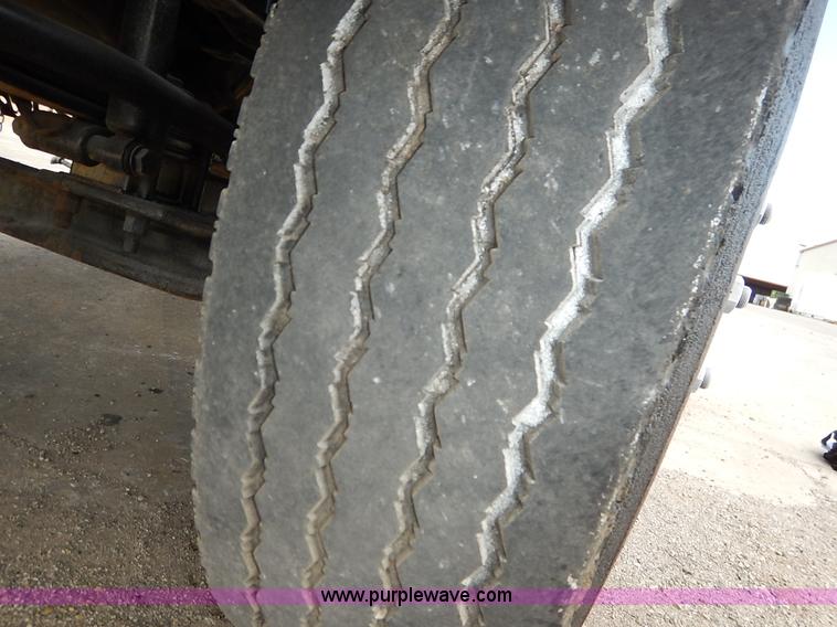 image for item K1656 2001 Elgin SC8000 street sweeper