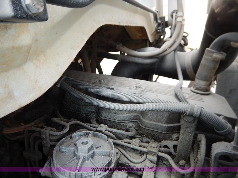 image for item K1656 2001 Elgin SC8000 street sweeper