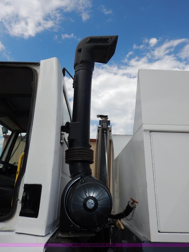 image for item K1656 2001 Elgin SC8000 street sweeper