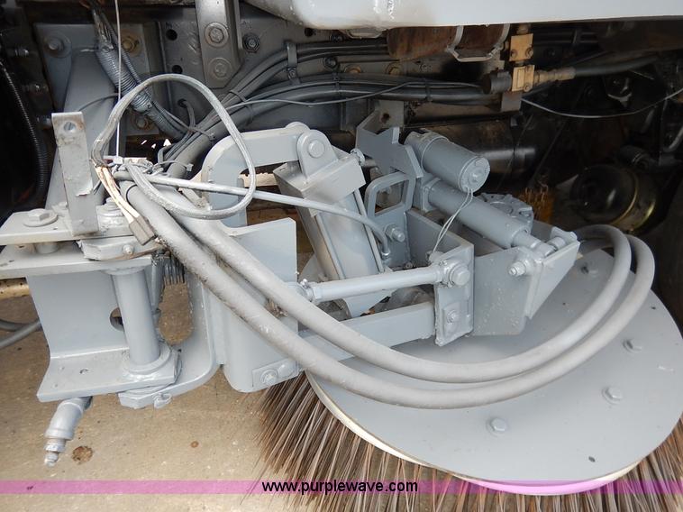 image for item K1656 2001 Elgin SC8000 street sweeper