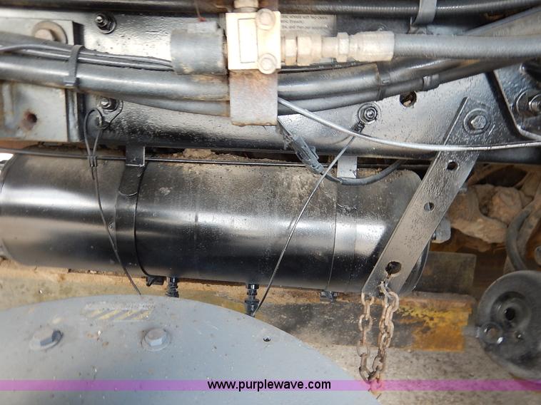 image for item K1656 2001 Elgin SC8000 street sweeper