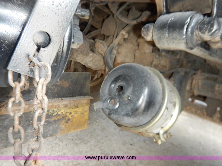 image for item K1656 2001 Elgin SC8000 street sweeper