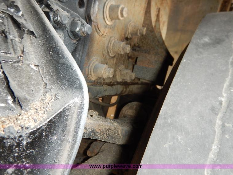 image for item K1656 2001 Elgin SC8000 street sweeper