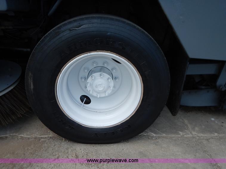 image for item K1656 2001 Elgin SC8000 street sweeper