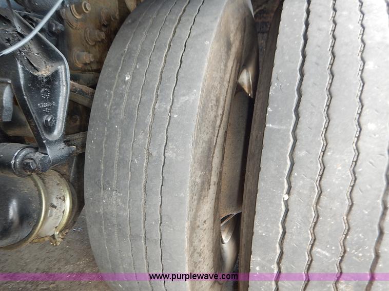 image for item K1656 2001 Elgin SC8000 street sweeper