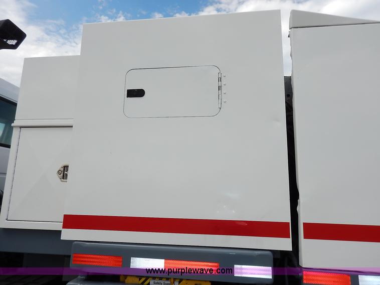 image for item K1656 2001 Elgin SC8000 street sweeper