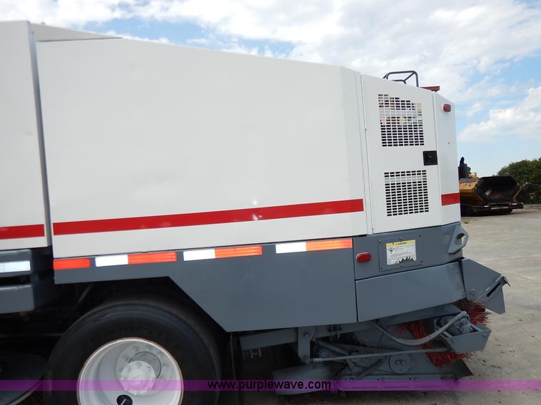 image for item K1656 2001 Elgin SC8000 street sweeper