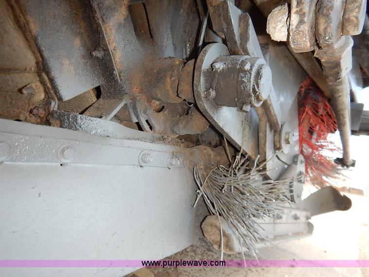 image for item K1656 2001 Elgin SC8000 street sweeper