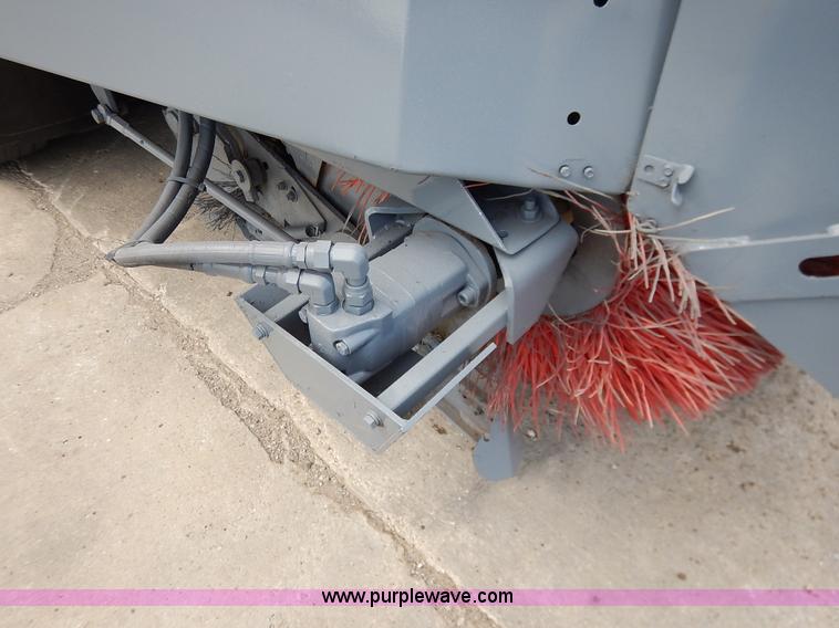 image for item K1656 2001 Elgin SC8000 street sweeper