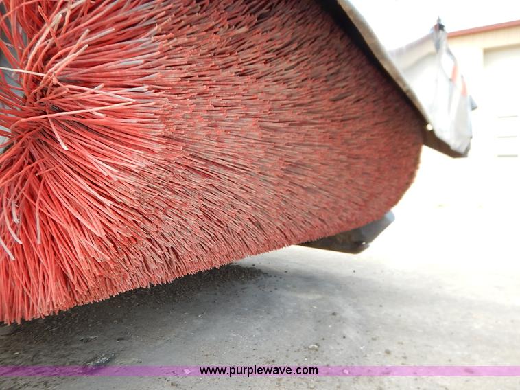 image for item K1656 2001 Elgin SC8000 street sweeper