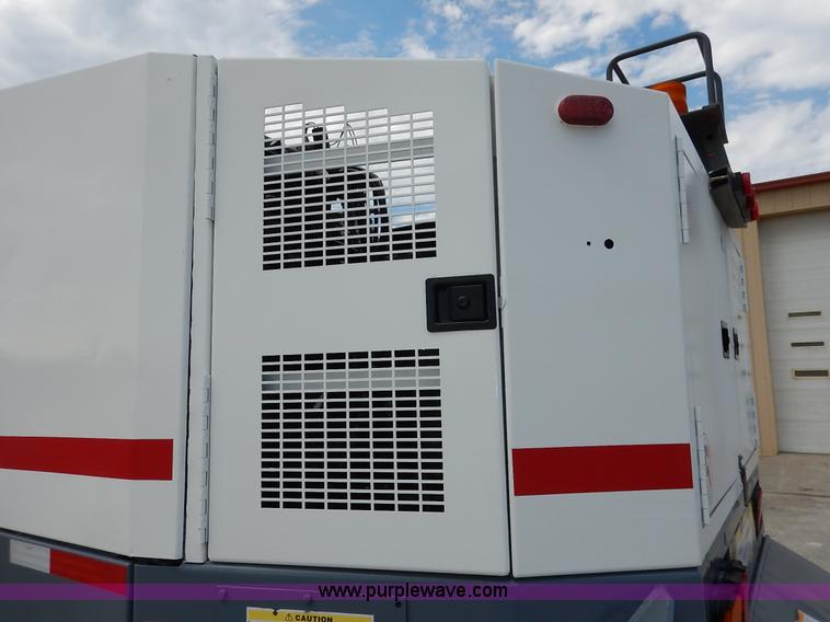 image for item K1656 2001 Elgin SC8000 street sweeper