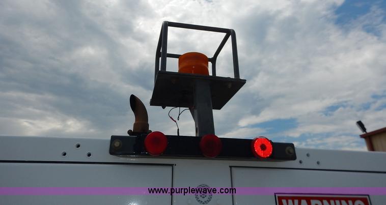 image for item K1656 2001 Elgin SC8000 street sweeper