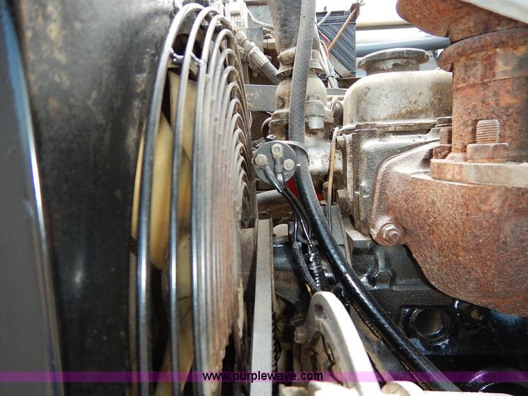 image for item K1656 2001 Elgin SC8000 street sweeper