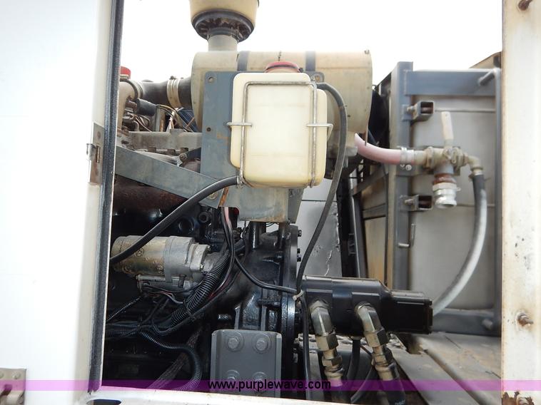 image for item K1656 2001 Elgin SC8000 street sweeper