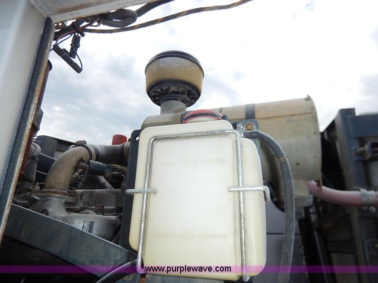 image for item K1656 2001 Elgin SC8000 street sweeper